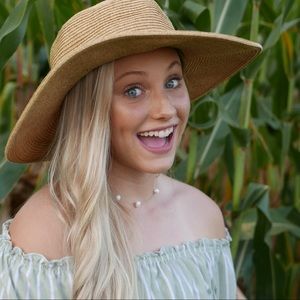 Meet your Posher, Chasity